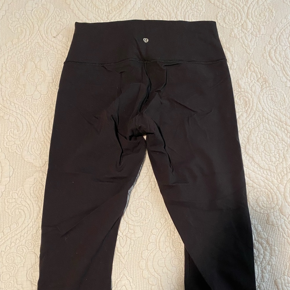 Black LULULEMON Wunder Under leggings 21”